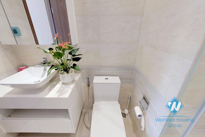 Beautiful high floor apartment for rent in Vinhome Metropolis, Lieu Giai street, Ha Noi